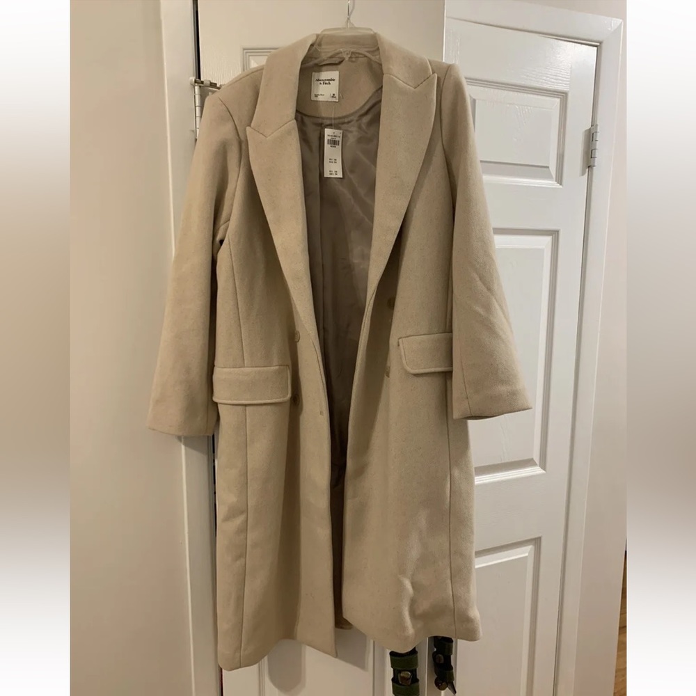 Abercrombie dad jacket/coat.  Nwt.  Too big for me, so selling.  Size medium.